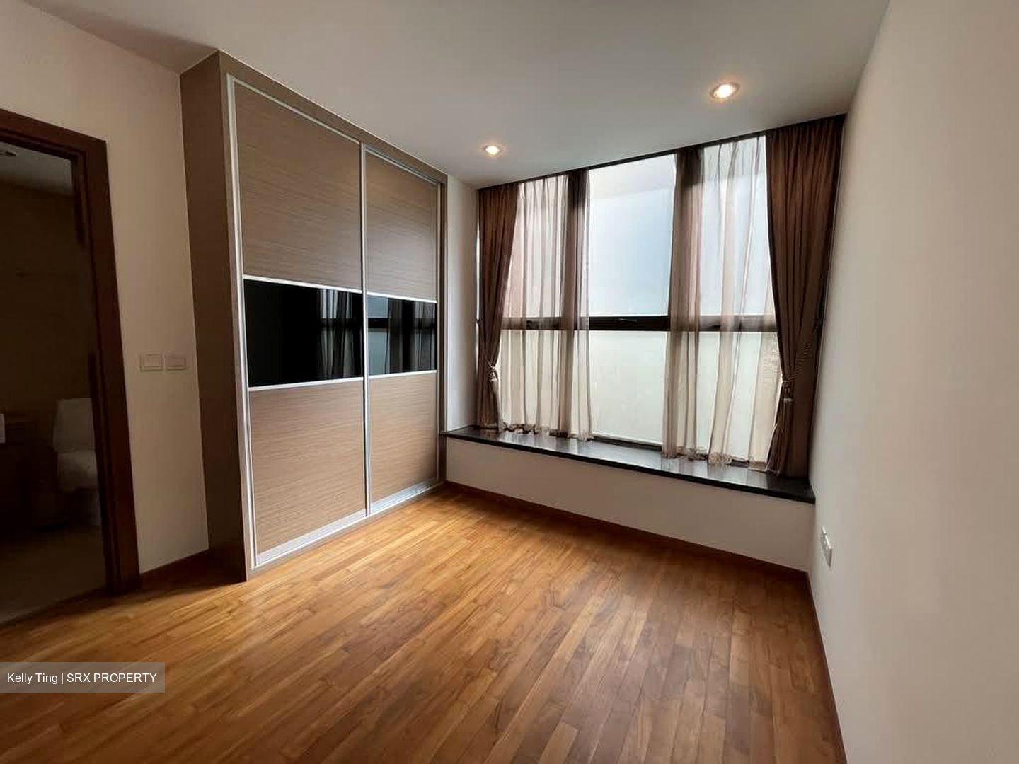 Holland Link (D10), Terrace #602884451
